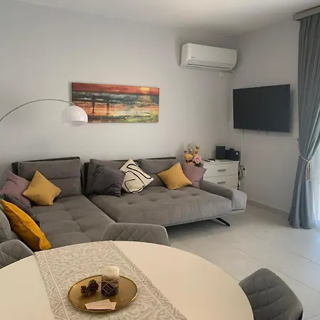 Relax Apartment 50M From The Sea Loutraki  Exterior photo