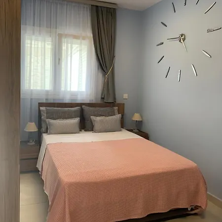 Relax Apartment 50M From The Sea Loutraki  Exterior photo